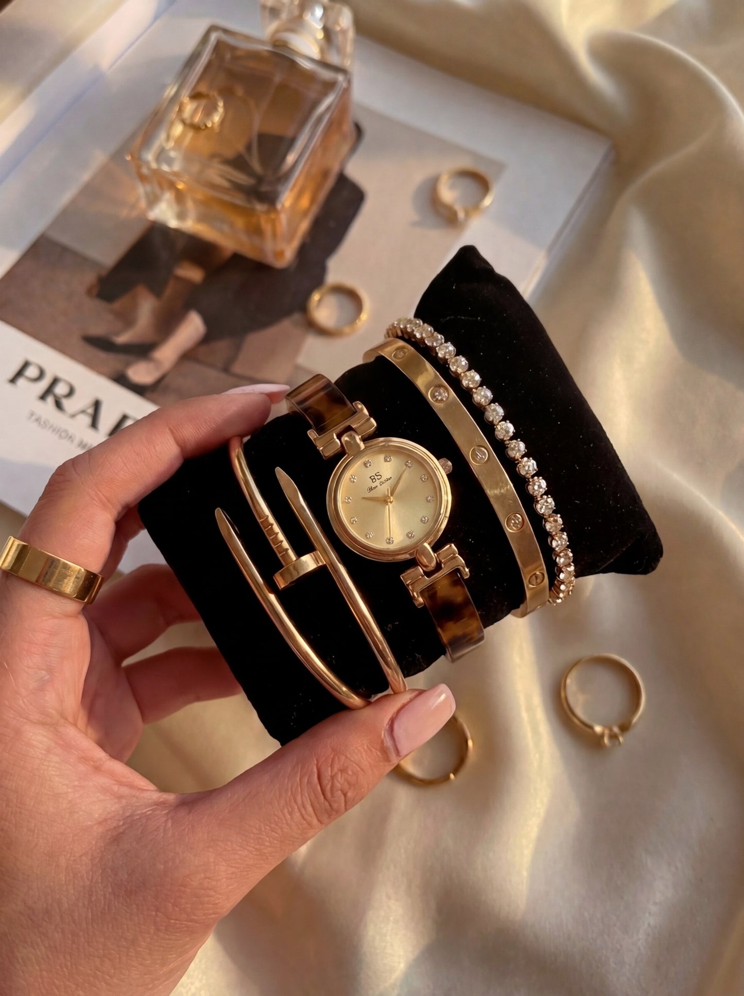 Bee wristwatch